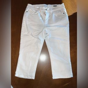 Judy Blue White Skinny Fit Capri Size 9